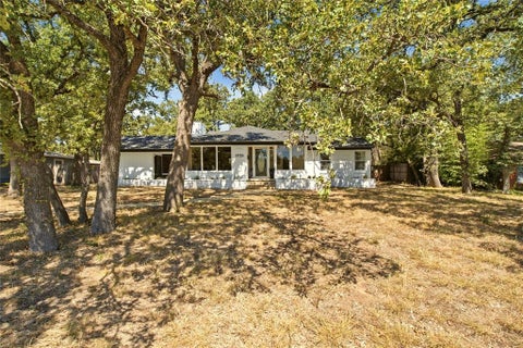 Photo of 5725 Jacqueline Road, Fort Worth, TX 76112 (MLS # 21385024)