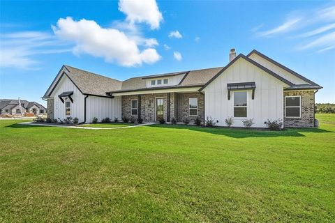 Photo of 1114 Silver Sage Trail, Weatherford, TX 76085 (MLS # 21212272)