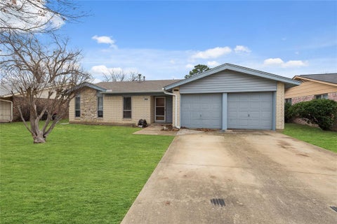 Photo of 3826 Pendleton Court, Irving, TX 75062 (MLS # 21402578)