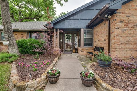 2228 Mountainview Drive Hurst TX 76054