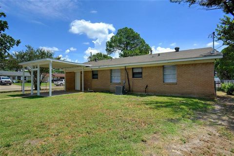 Tiny photo for 1201 E Park Drive, Mesquite, TX 75149 (MLS # 21207288)