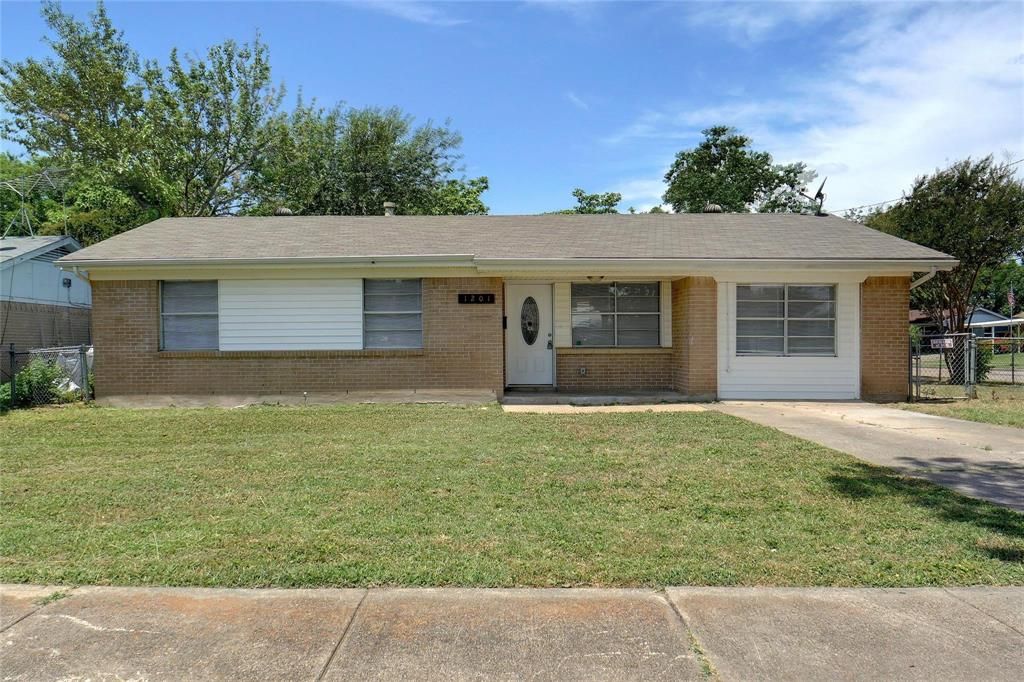 Photo of 1201 E Park Drive, Mesquite, TX 75149 (MLS # 21207288)