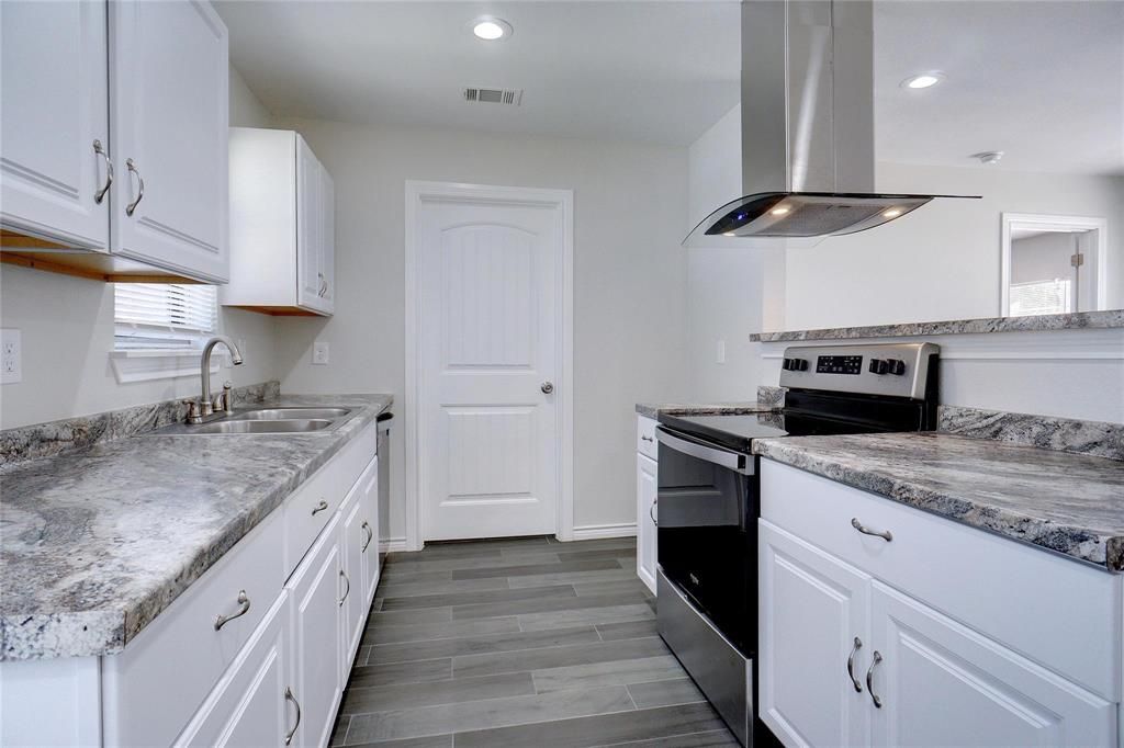 Photo of 1201 E Park Drive, Mesquite, TX 75149 (MLS # 21207288)