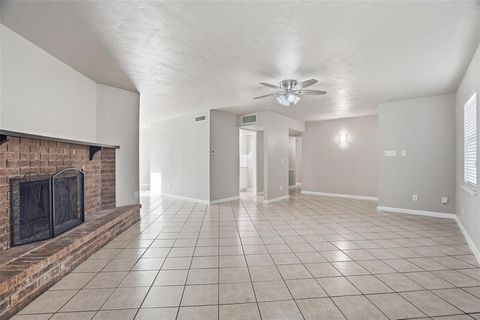 Tiny photo for 4321 Sweetgum Way, Fort Worth, TX 76133 (MLS # 21198389)