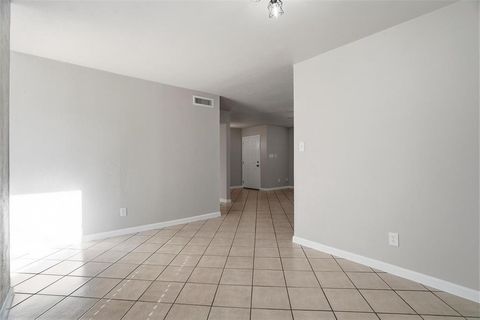 Tiny photo for 4321 Sweetgum Way, Fort Worth, TX 76133 (MLS # 21198389)