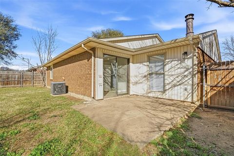 Tiny photo for 4321 Sweetgum Way, Fort Worth, TX 76133 (MLS # 21198389)