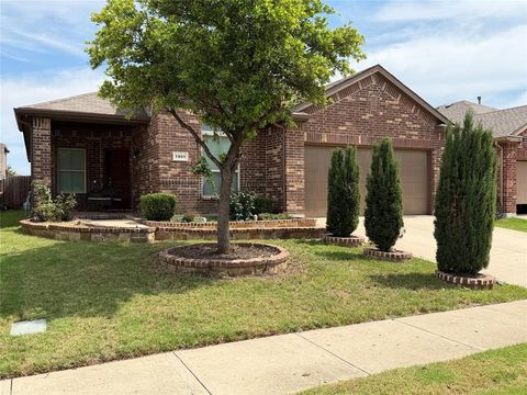 Photo of 1801 Placitas Trail, Fort Worth, TX 76131 (MLS # 21286217)