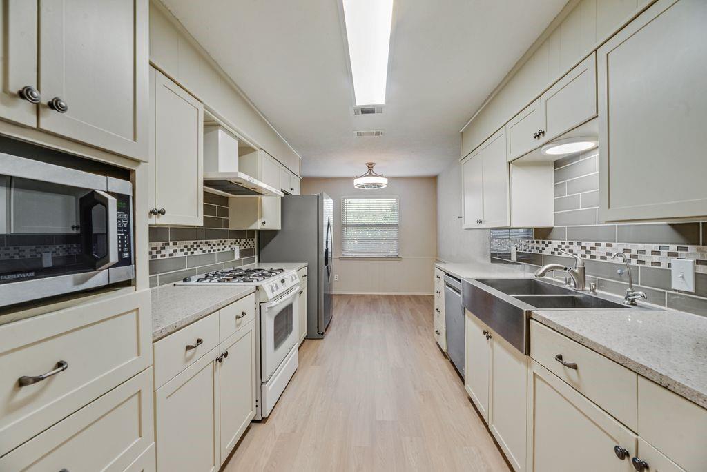 2228 Picadilly Lane