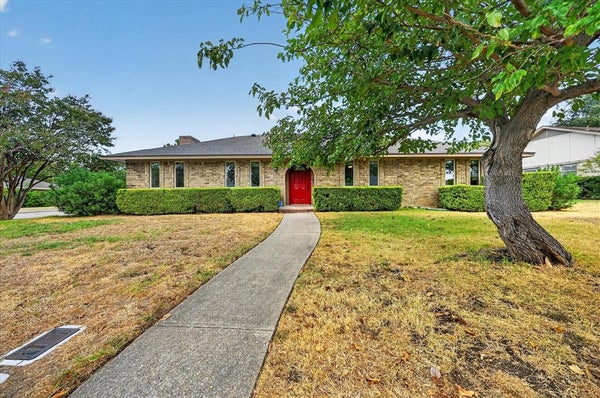 215 ROMA DR, DUNCANVILLE, TX 75116 - Image da5adaaa1d81f9338a9a1fce01bf3ef9/3908227663