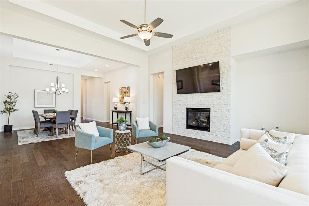 2921 Renmuir Drive