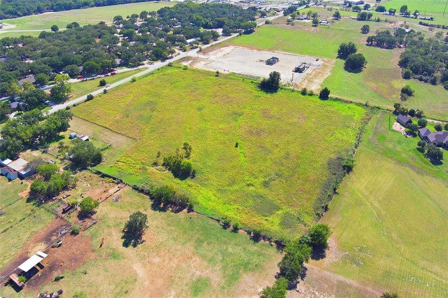 This is a rare opportunity for developers, builders, and investors to secure a prime Multi-Family Development site in the thriving market of Decatur. The property has been zoned for multi-family use, allowing for the construction of townhomes at a density of up to 21 units per acre, with a maximum building height of three stories, ensuring a beautiful community design.
Conveniently located at the edge of Decatur’s city limits, this site offers the perfect blend of urban accessibility and serene country living. Residents will enjoy proximity to shopping, restaurants, and good schools, all while surrounded by the peaceful backdrop of rural landscapes. This property has essential utilities, including city sewer, water, and high-speed internet located in the area, making it ready for modern residential development. This unique combination of zoning and location makes it an ideal investment for creating high-demand townhomes in a rapidly growing area. Contact us today for more details and to explore this exceptional development opportunity.