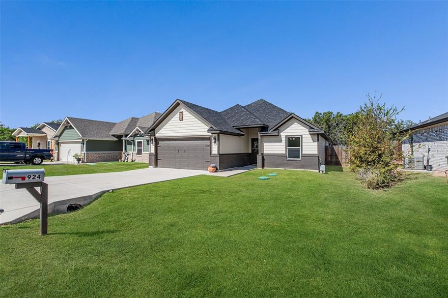 Cute, cozy, and clean 1 owner home located in the heart of Granbury in the community of Comanche Cove. Built in 2023 this home is practically brand new. 3 bedrooms, 2 full baths, featuring 1492 square feet of open concept space! In this home you will find NO carpet. Beautiful wood laminate flooring throughout for ease of cleaning! Inside you will find granite countertops in the kitchen, master bathroom, and guest bathroom. Full stainless appliances in the kitchen. Refrigerator, cooktop stove, built in microwave, dishwasher, washer, and dryer. Just off the kitchen is a very nice breakfast area that looks out to the backyard. All rooms have ceiling fans perfect for the hot Texas summers. Master bedroom is large enough for a king size bed and more! Master bath features double sinks and his and hers closets! Bedrooms 2 and 3 are roomy and both have walk in closets. This home shows pride of ownership throughout and is spotless clean! Outside you will find full sod front and back yard, wood privacy fence, 2 car garage with opener, covered front porch and back patio. Very low cost HOA includes a clubhouse, community pool, park, boat ramp, and Lake Granbury access.