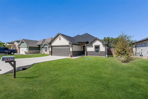 Photo of 924 Colorado River Drive, Granbury, TX 76048 (MLS # 21091914)