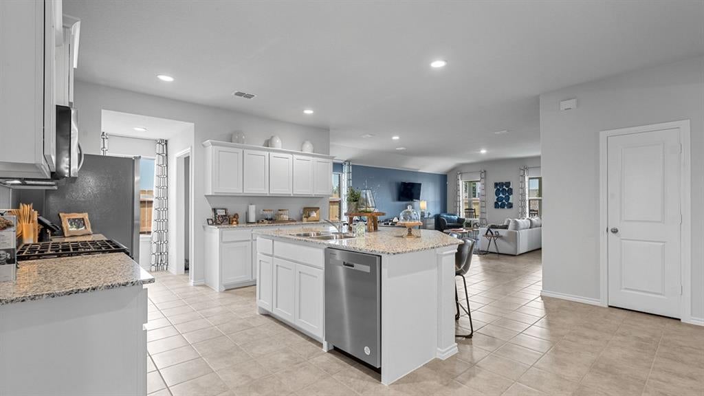 Photo of 1721 SAND PINE Lane, Fort Worth, TX 76140 (MLS # 21299263)