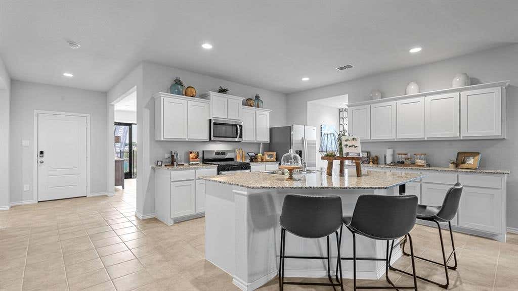 Photo of 1721 SAND PINE Lane, Fort Worth, TX 76140 (MLS # 21299263)