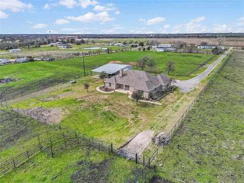 Photo of 304 Canales Road, Nevada, TX 75173 (MLS # 21059490)