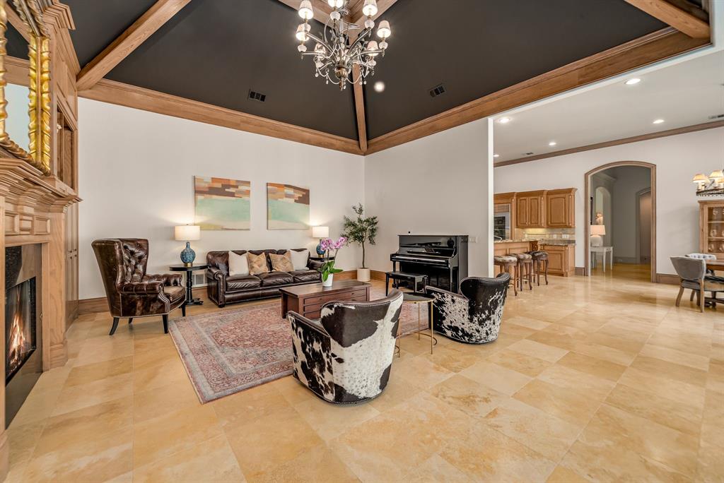 6049 Arrowhead Drive