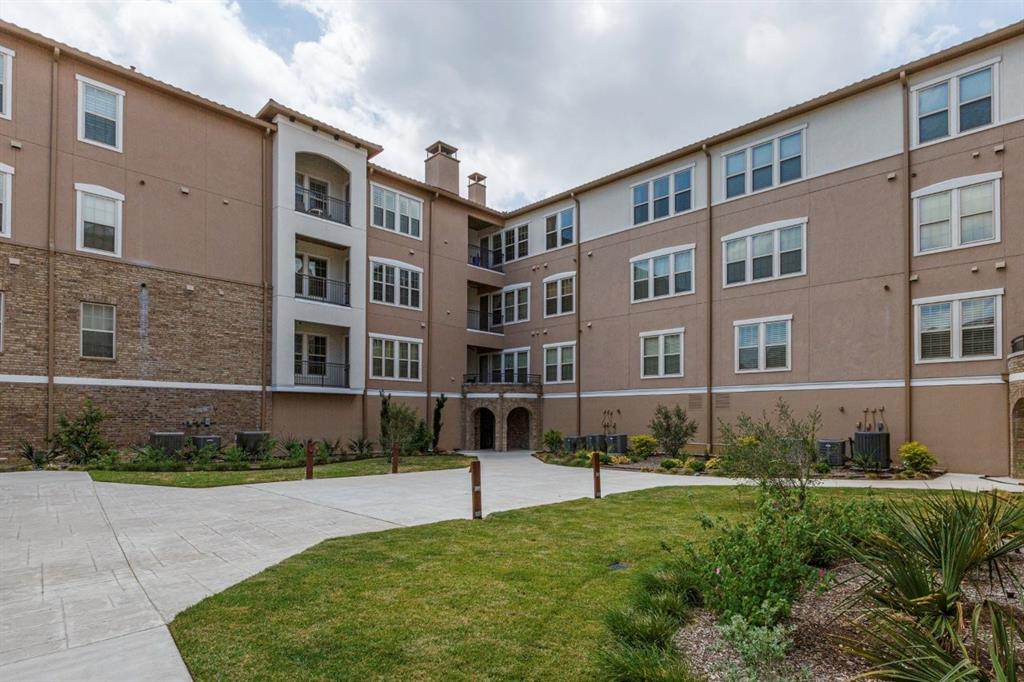 6631 Via Positano 202