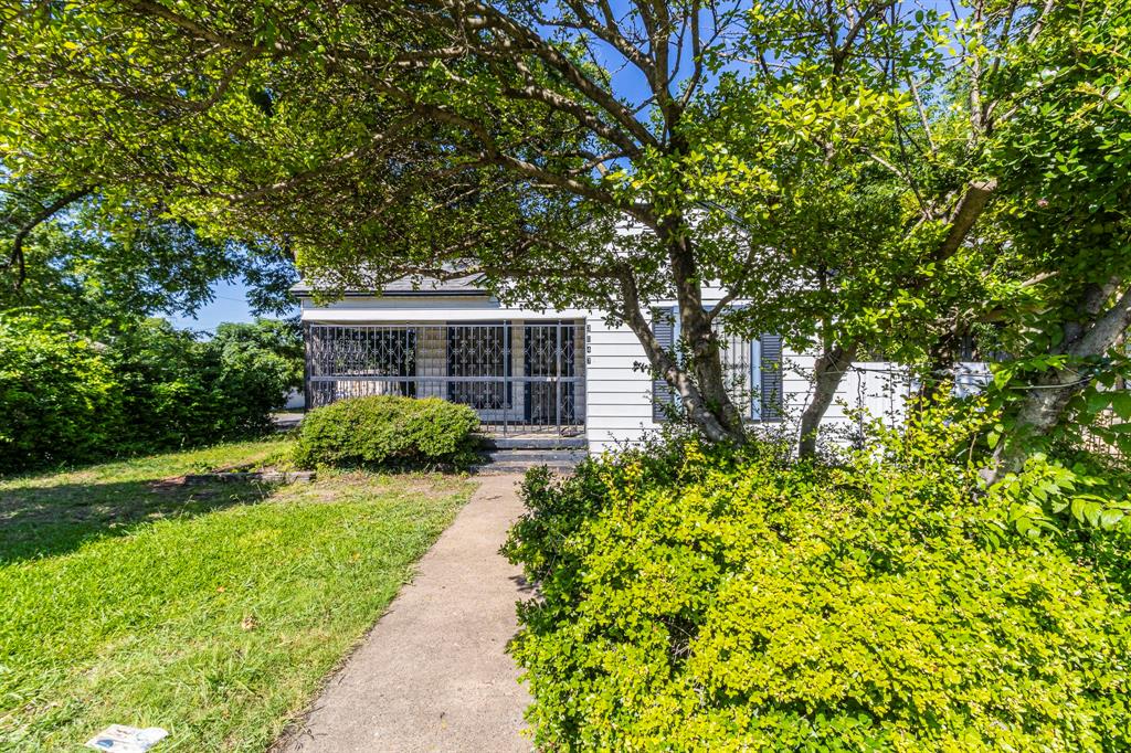 3047 Fernwood Avenue