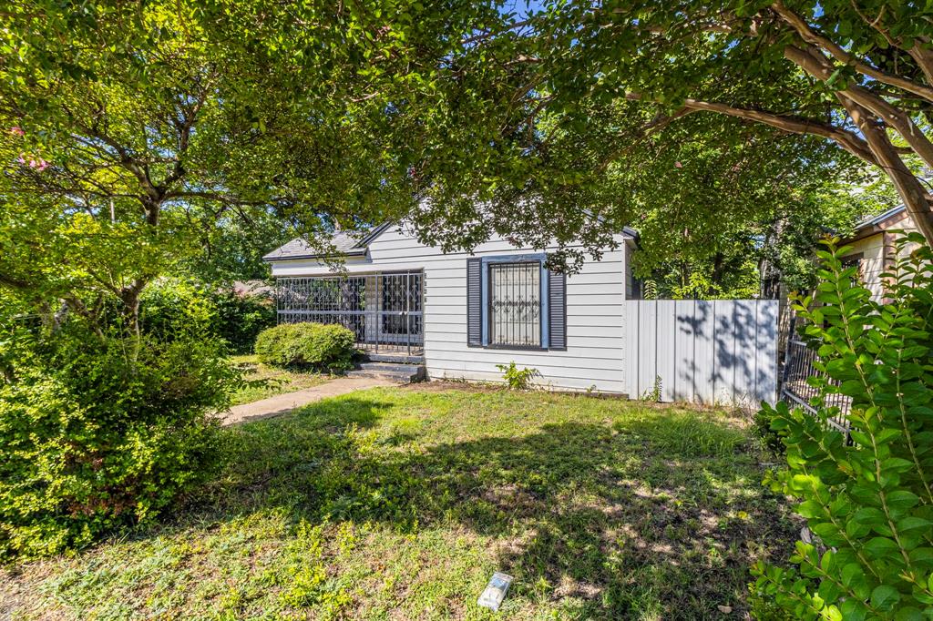 3047 Fernwood Avenue