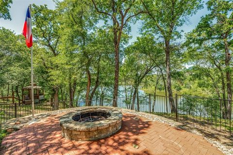 A home in Oak Point