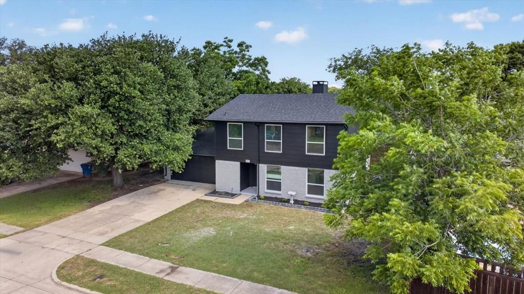 901 Huntington Drive