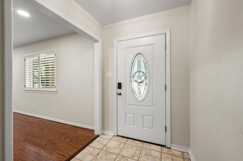 2 Lincolnshire Circle