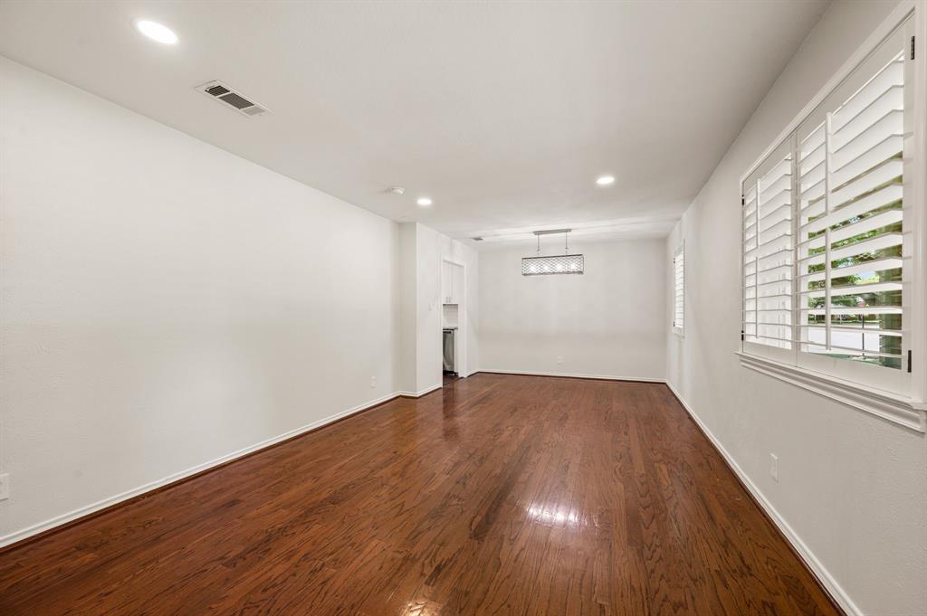 2 Lincolnshire Circle