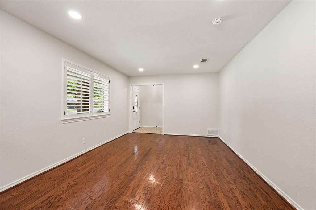 2 Lincolnshire Circle