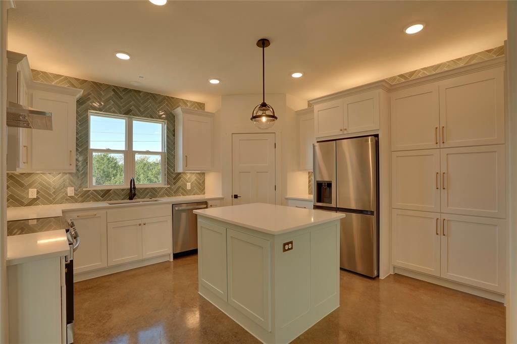 Photo of 302 Red Bird Ridge, Granbury, TX 76049 (MLS # 21174323)