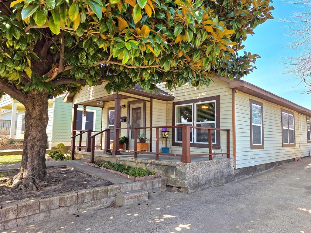 Photo of 2721 Sharon Street, Dallas, TX 75211 (MLS # 21194453)