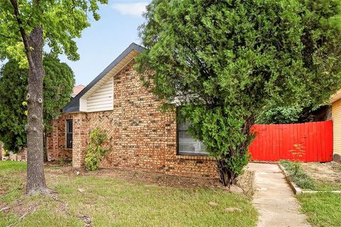 Photo of 229 Overland Trail, Mesquite, TX 75149 (MLS # 21262844)