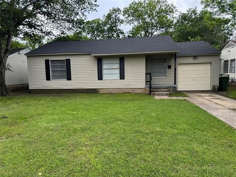 Photo of 1444 Nash Street, Garland, TX 75042 (MLS # 21248706)