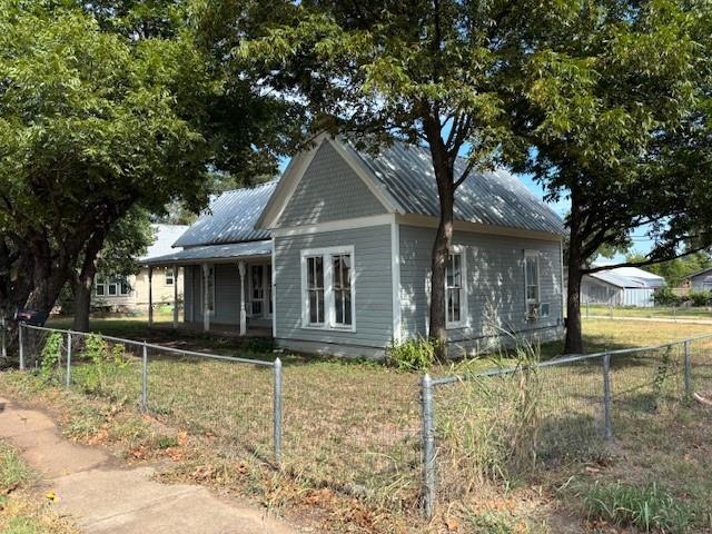 811 W 8th Street