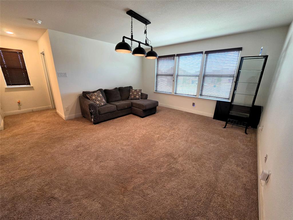 2736 Ryder Lane