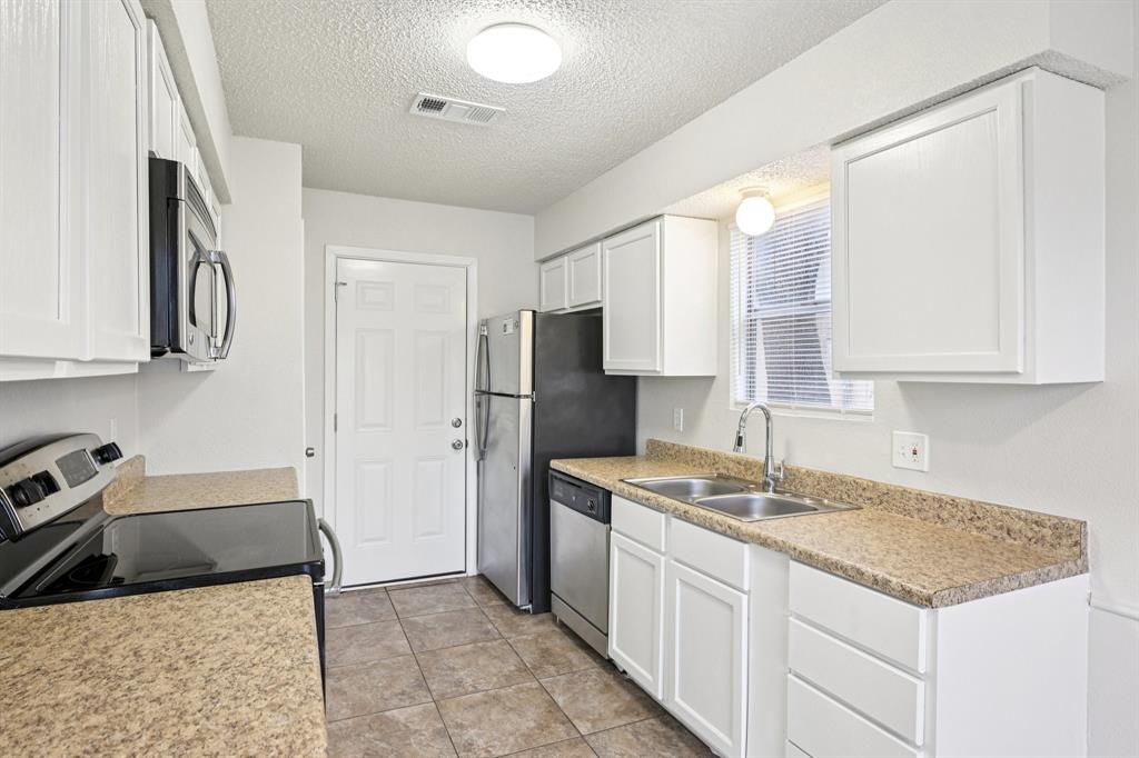 meadow oak sec 2 - Residential