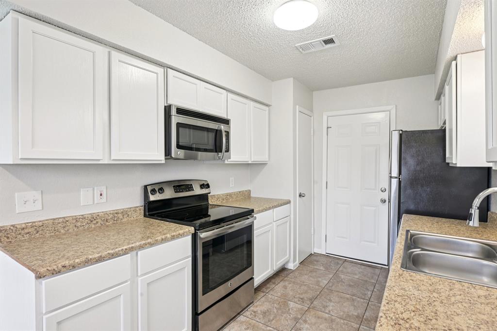 meadow oak sec 2 - Residential