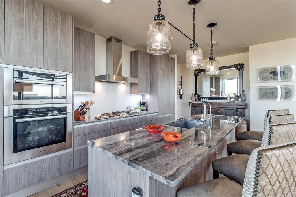 3130 N Harwood Street 1604