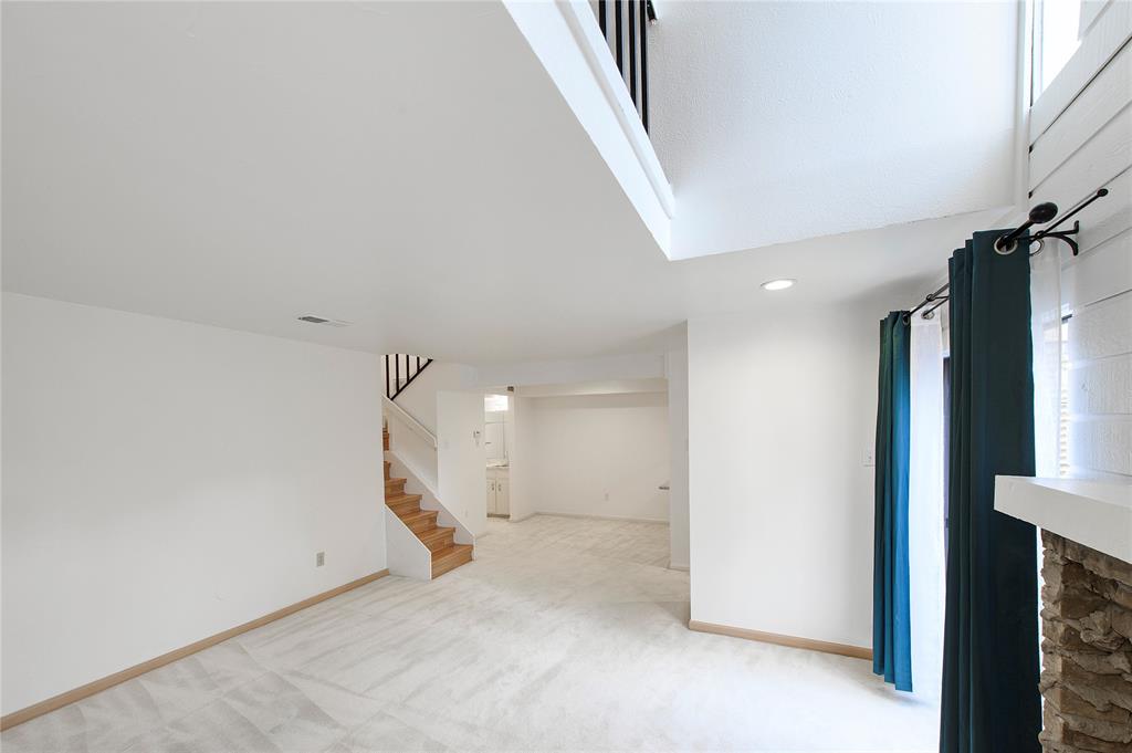 Preston Oaks Crossing Condos 01 & 02 - Residential Lease