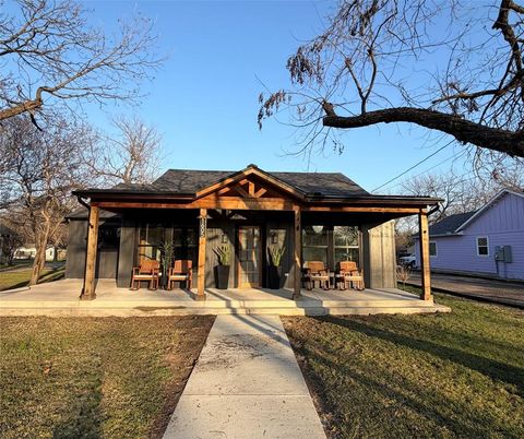 Photo of 1605 S Houston Street, Kaufman, TX 75142 (MLS # 21193303)