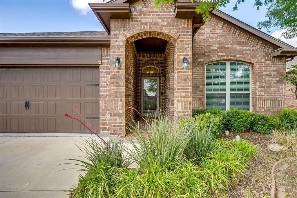 Photo of 5220 Sugarcane Lane, Fort Worth, TX 76179 (MLS # 21251628)