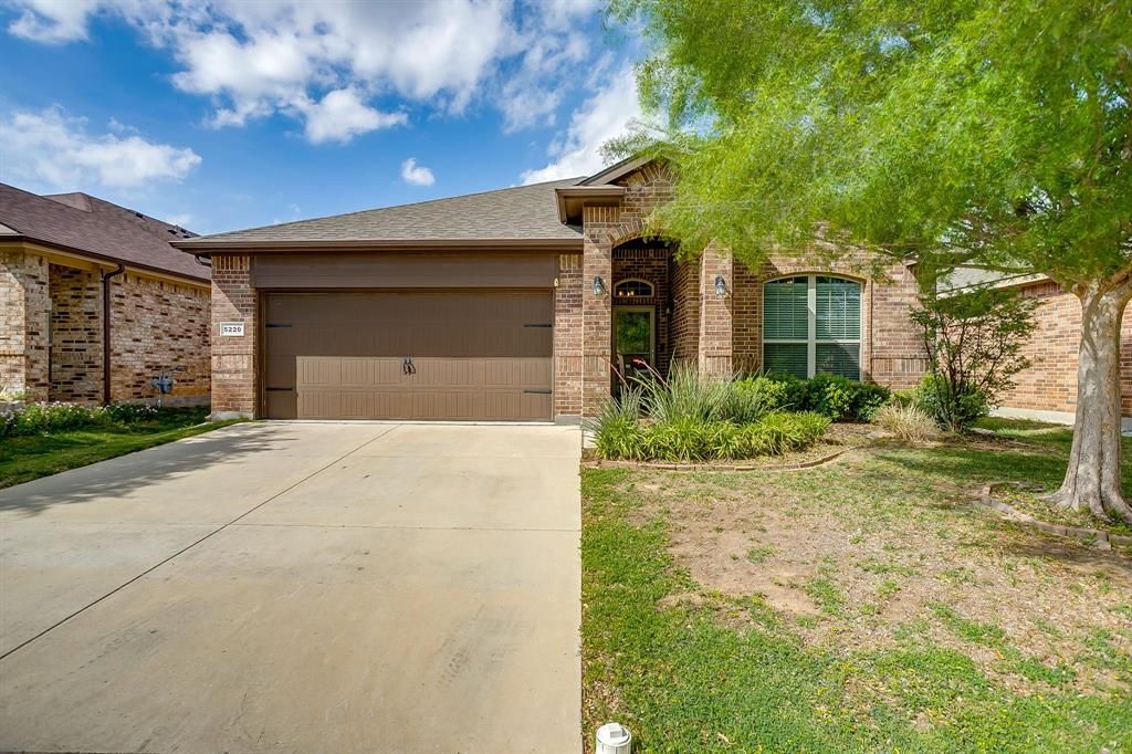 Photo of 5220 Sugarcane Lane, Fort Worth, TX 76179 (MLS # 21251628)