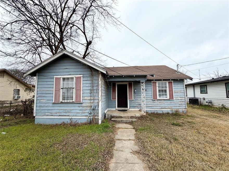 Great income-producing property's ready for its next owner! This well laid out 2 bedroom, 1 bathroom home sits on a spacious lot in the heart of a neighborhood that’s actively being revived. The home needs a little love, but the best part—it stays rented, making it a solid option for investors looking for steady rental potential. Don’t miss this chance to add a cash-flowing property to your portfolio in a growing area of Waco!