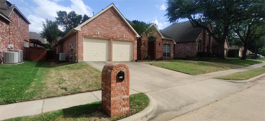 Bright and open one story house in highly sought after Wellington of flower Mound community. High ceilings. 3 bedrooms plus one study room with built in book shelves and study desk. Big renovations were done three years ago. Painted and LED lights throughout. Installed new carpets in family room, bedrooms and study room. Installed frameless shower in master bathroom, plus nice size bath tube. Replaced kitchen appliances. Installed the shingles. Close to the community park and all amenities ( pool, tennis courts, basketball courts and club house).