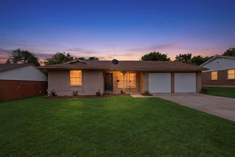 Photo of 524 Longridge Drive, Dallas, TX 75232 (MLS # 21243961)