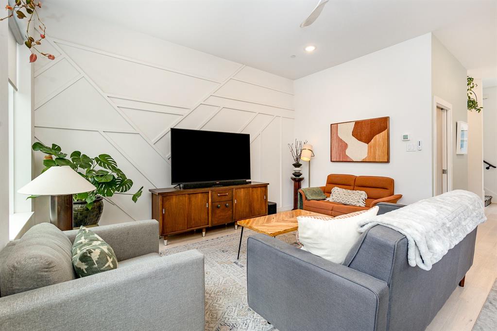 427 W 10th Street 803