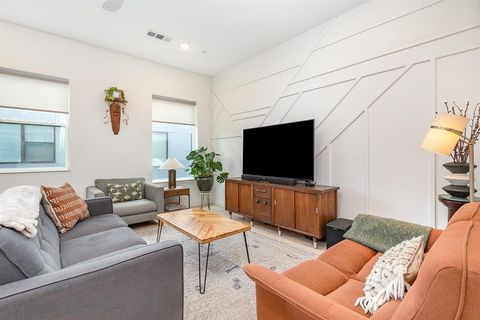 427 W 10th Street 803 Dallas TX 75208