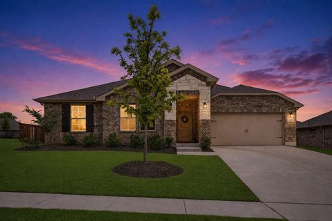 Photo of 1202 Cyprus Lane, Cedar Hill, TX 75104 (MLS # 21292233)