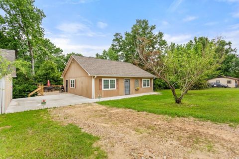 Photo of 448 N Hill RD, Tyler, TX 75706 (MLS # 21258906)