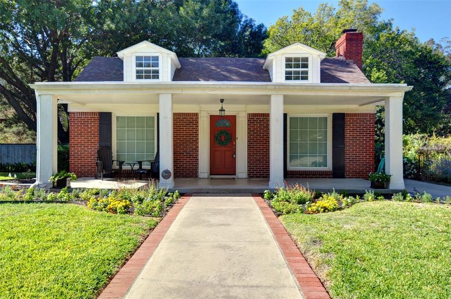 2 Bedroom, 2 bath with a bonus room in Ryan Place. Hardwood floors, Refrigerator, washer and dryer. Large fenced yard that feels very private with detached garage. Pets are welcome. It is a must see.